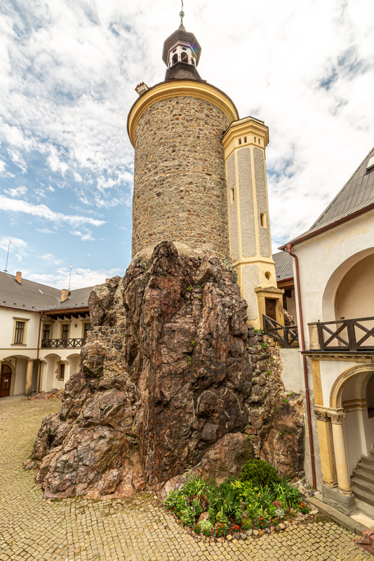 Chateau hotel Zbiroh, Zbiroh, Křivoklátsko, Česko: Dovolená s CK Geovita - věž II.nádvoří