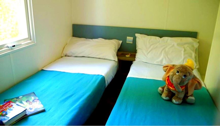 Mobilní dům HAPPY COMFORT AREA J, Dvě oddělené postele 190 x 70 cm, Lanterna Premium Camping Resort, Istrie, Chorvatsko, Dovolená s CK Geovita