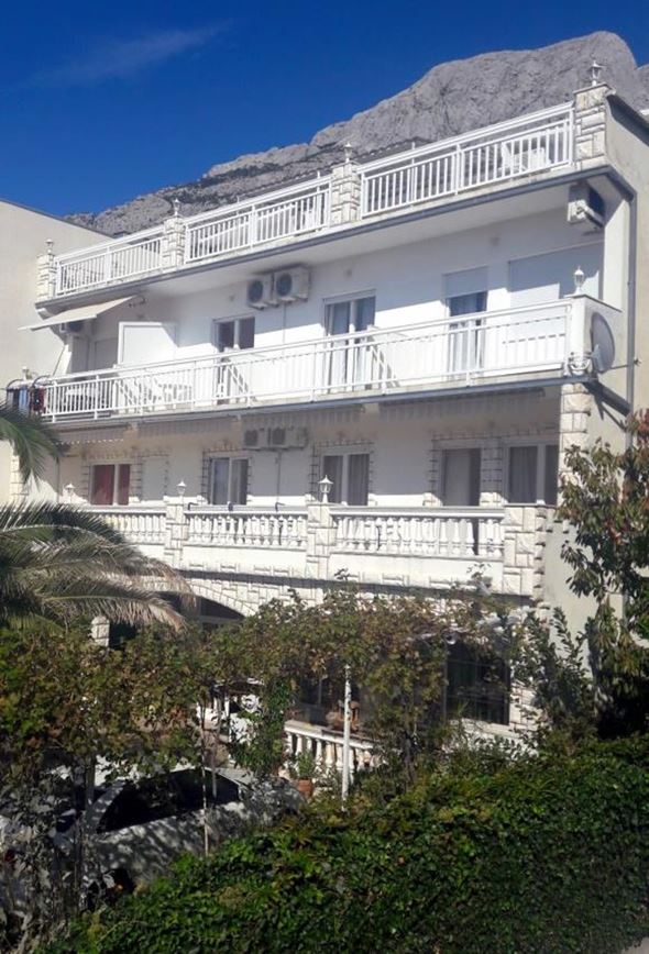 5ůžkový apartmán s balkonem orientovaným k moři, Pansion Ivana, CK GEOVITA