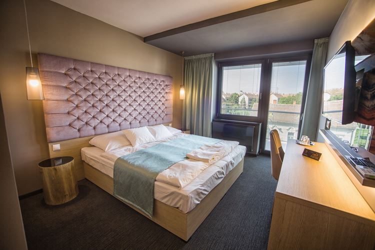 2lůžkový pokoj s balkonem, Apartmánový hotel Onyx Luxury, Sárvár, Maďarsko, Dovolená s CK Geovita