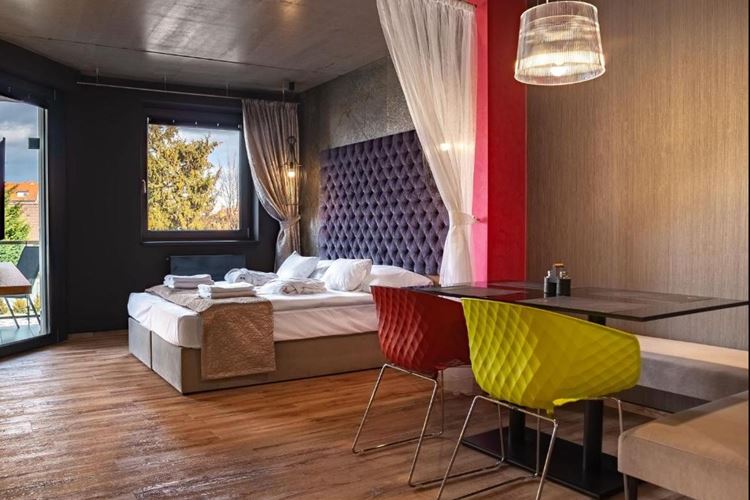 4lůžkový apartmán s balkonem, Apartmánový hotel Onyx Luxury, Sárvár, Maďarsko, Dovolená s CK Geovita