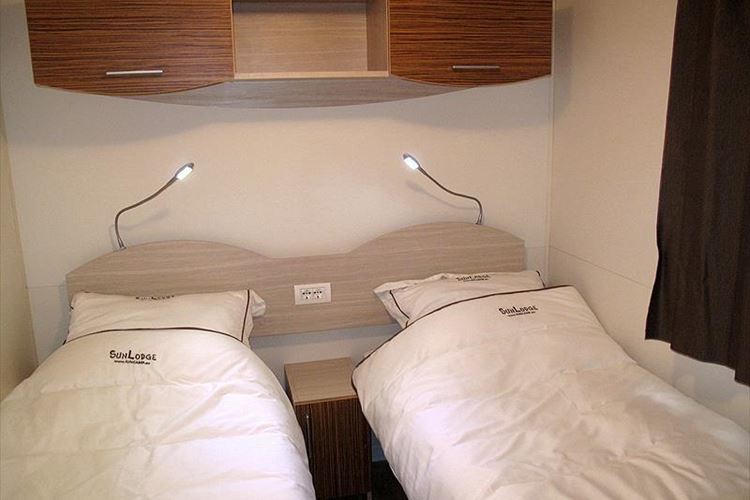 Mobilní dům Sunlodge Redwood, Oddělené postele 200 x 80 cm, Camping Zaton, Severní Dalmácie, Chorvatsko, Dovolená s CK Geovita