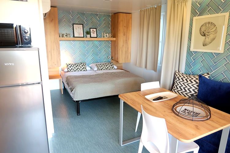 Camping Cozy Home, Manželská postel 200 x 160 cm, Falkensteiner Premium Camping Zadar, Chorvatsko, Dovolená s CK Geovita