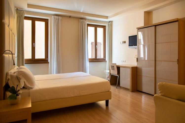 2lůžkový Junior Suite s balkonem, Hotel Antico Borgo, Lago di Garda, CK GEOVITA