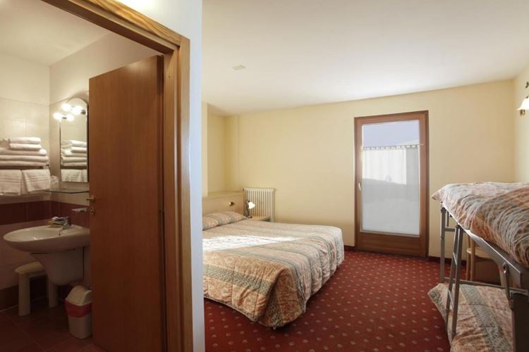 2lůžkový pokoj Comfort s přistýlkou, Hotel Delle Alpi, CK GEOVITA