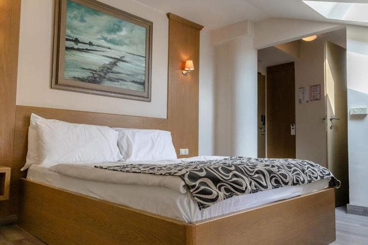 Dvoulůžkový pokoj v podkroví, Manželská postel (160 x 200 cm)Hotel Piran, CK GEOVITA