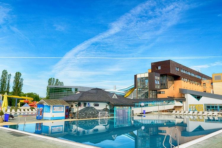 Venkovní bazén, Hotel Riverside, Vysoké Tatry - Poprad, Slovensko, CK GEOVITA