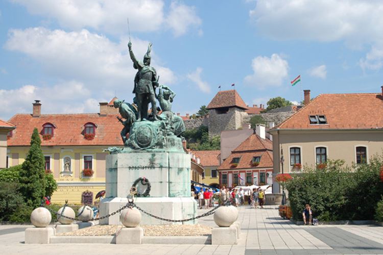 Eger, historické centrum. Dovolená v Maďarsku s CK Geovita.