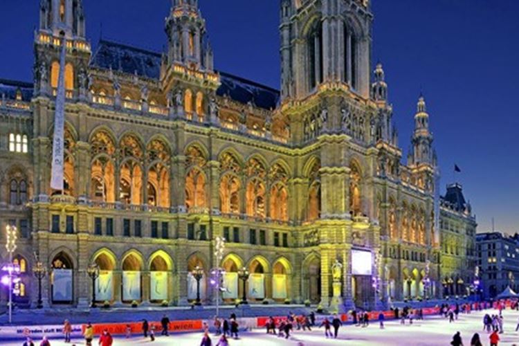 Vídeňská radnice v zimním hávu. Dovolená v Rakousku s CK Geovita