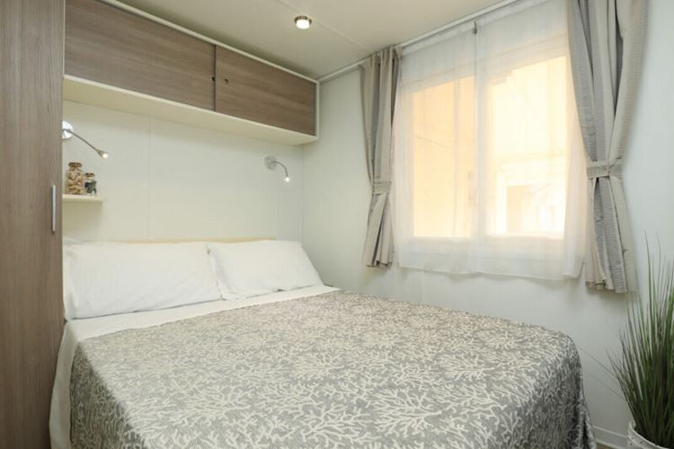 Mobilní dům Maxi Caravan Comfort Tre, Manželská postel 200 x 140 cm, Sant Angelo Village, Cavalino Treporti, Itálie, Dovolená s CK Geovita