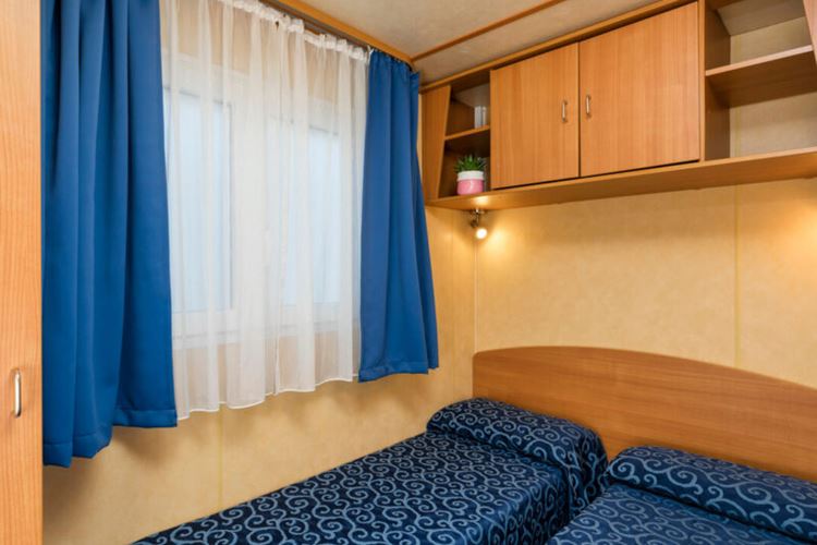 Mobilní dům Maxi Caravan Midi, Dvě oddělené postele 190 x 65 cm, Sant Angelo Village, Cavalino Treporti, Itálie, Dovolená s CK Geovita