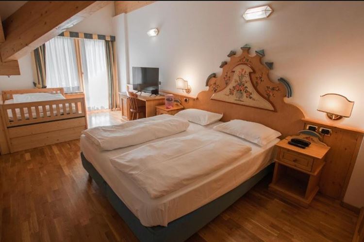 4lůžkový pokoj Classic, Schloss Hotel & Club Dolomiti, Canazei, CK GEOVITA