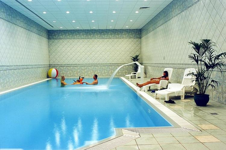 Polsko, Baltské moře, Jastrzębia Góra, Sporthotel Astor - bazén