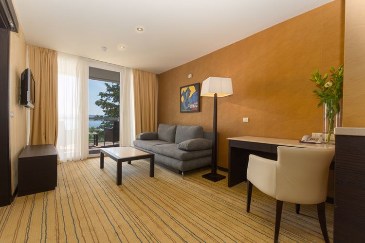 2lůžkový apartmán s balkonem, Wyndham Grand Novi Vinodolski Resort, CK GEOVITA