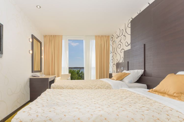 Propojený rodinný pokoj - 2 x 2lůžkový pokoj, Wyndham Grand Novi Vinodolski Resort, CK GEOVITA