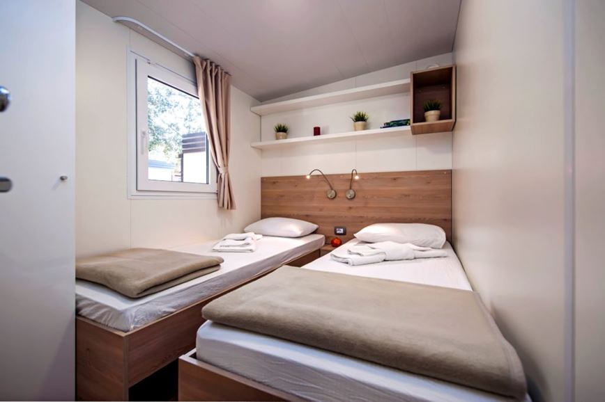 Mobilní dům MEDITERAN COMFORT FAMILY, Dvě oddělené postele 200 x 90 cm, Camping Klenovica, Kvarner, Chorvatsko, Dovolená s CK Geovita