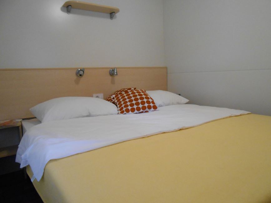 1ložnicový mobilní dům COUPLE, Manželská postel 200 x 160 cm, GEOVITA