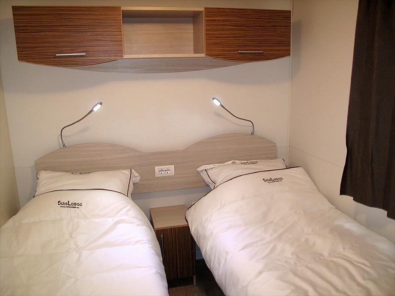 Mobilní dům Sunlodge Redwood, Oddělené postele 200 x 80 cm, Camping Zaton, Severní Dalmácie, Chorvatsko, Dovolená s CK Geovita