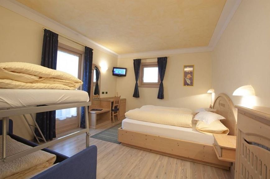 4lůžkový pokoj, Hotel La Suisse, Livigno, Itálie, CK GEOVITA