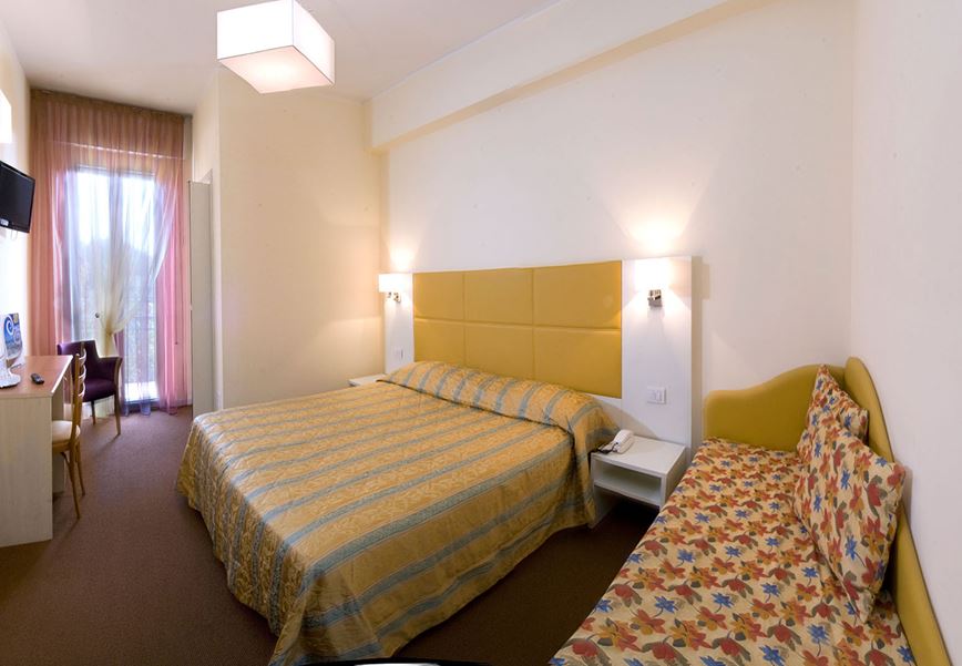 3lůžkový pokoj Standard, Hotel St. Moritz, CK GEOVITA