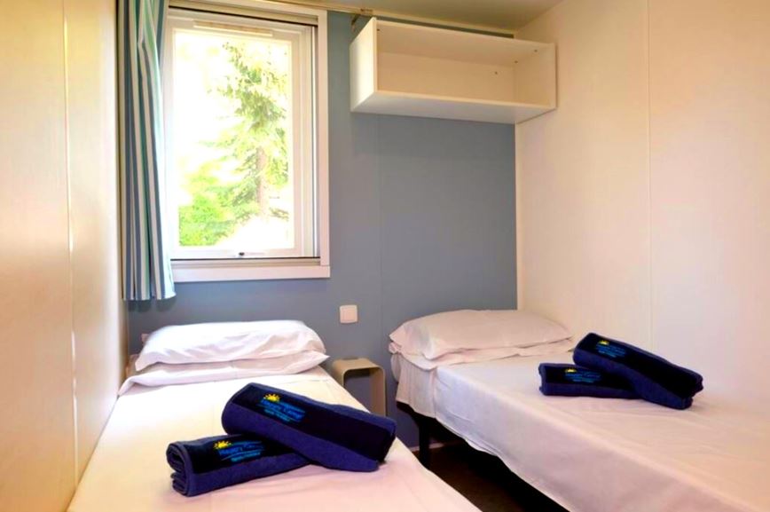 Mobilní dům HAPPY PREMIUM area J, Dvě oddělené postele 190 x 70 cm, Lanterna Premium Camping Resort, Istrie, Chorvatsko, Dovolená s CK Geovita