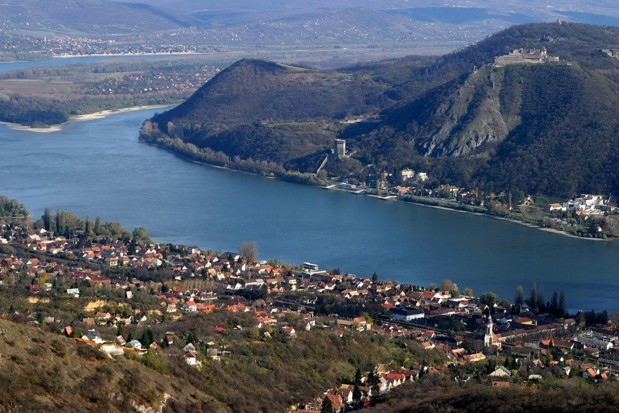 Meandr Dunaje u obce Visegrad, Maďarsko. Dovolená s CK Geovita.