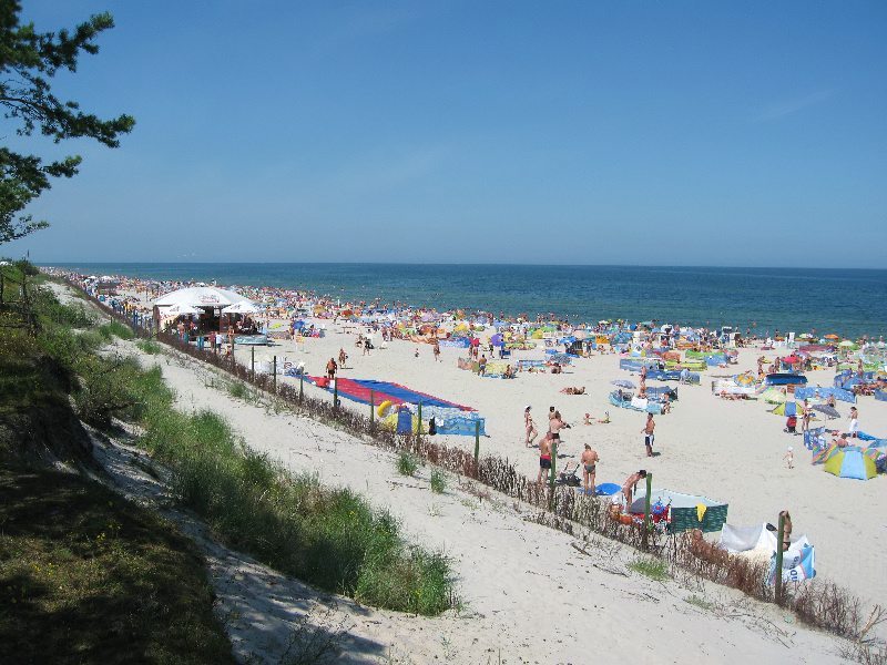 Pláž v letovisku Ustkowo. Dovolená u Baltu s CK Geovita