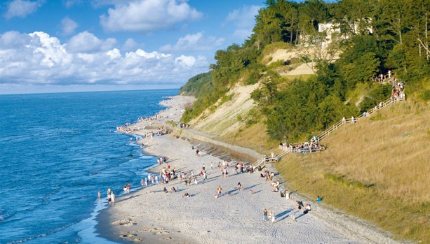 Vysoké klify (česky duny) jsou pro pobřeží polského moře charakteristické. Geovita, cestovní kancelář