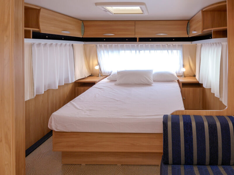 Caravan 6 METRI LS, Manželská postel 190 x 130 / 150 cm, Sant Angelo Village, Cavalino Treporti, Itálie, Dovolená s CK Geovita