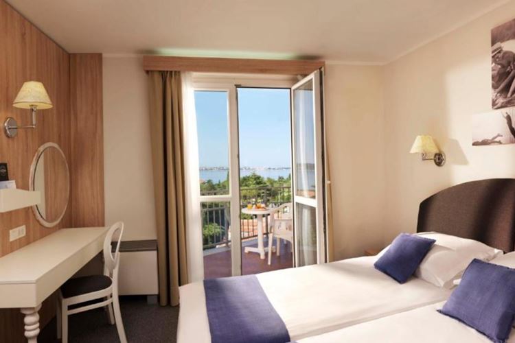 2lůžkový pokoj s balkonem, Hotel Mirna, Portorož, CK GEOVITA
