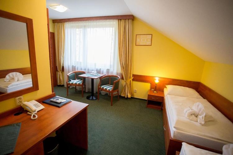 2lůžkový pokoj s přistýlkou,  Hotel Poľovník,  Demänovská Dolina - Nízké Tatry, Slovensko, CK GEOVITA
