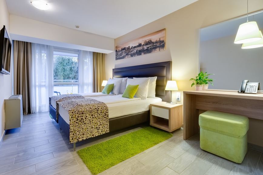 2lůžkový rodinný pokoj Premium s balkonem, Hotel Pinija, Petrčane, CK GEOVITA
