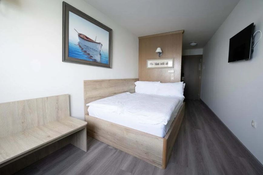 Dvoulůžkový pokoj s manželskou postelí (140 x 200 cm), Hotel Piran, CK GEOVITA