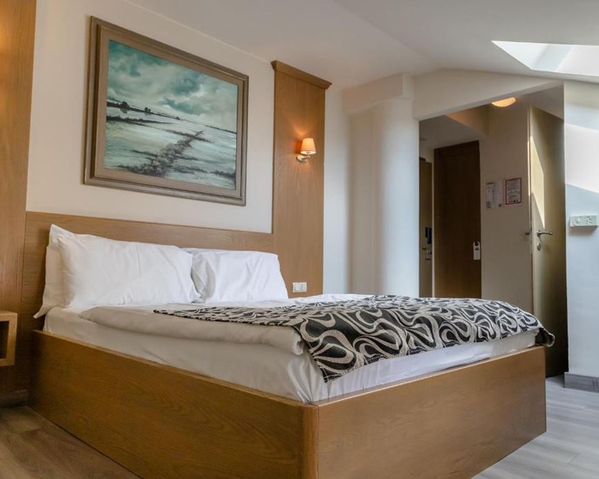Dvoulůžkový pokoj v podkroví, Manželská postel (160 x 200 cm)Hotel Piran, CK GEOVITA