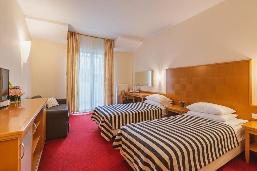 2lůžkový pokoj Superior, Ramada Hotel and Suites, Kranjska Gora, Slovinsko, CK GEOVITA