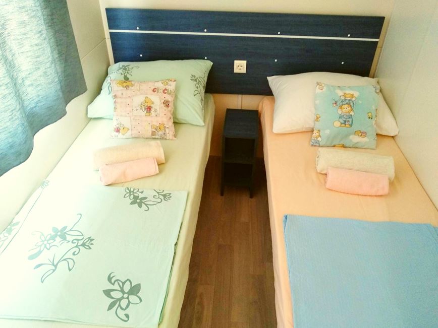 Mobilní domek, Dvě oddělené postele 190 x 140 cm, Rezort Bonaca, Vodice, Chorvatsko, Dovolená s CK Geovita